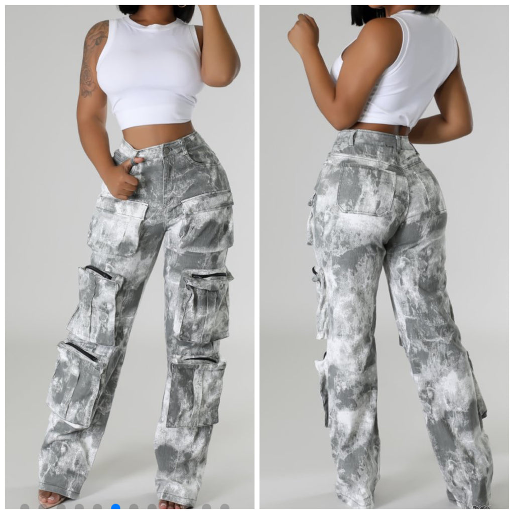 Sitting right cargo pants